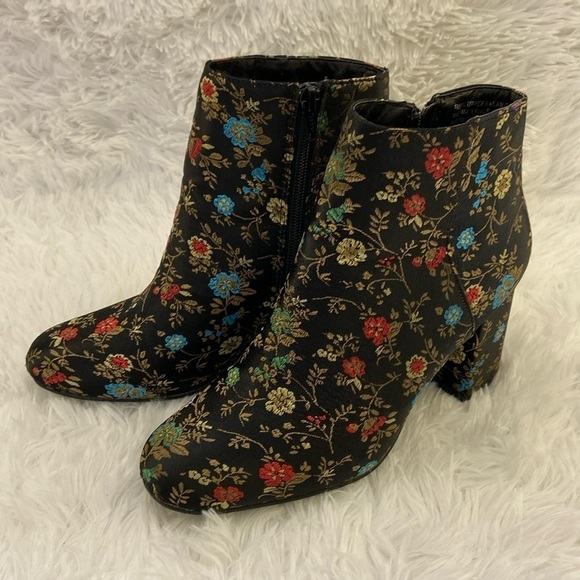 Diba Shoes - Diba,Women’s,Black,Floral,Embroidered,Block Heel,Ankle Boots.Size-7M